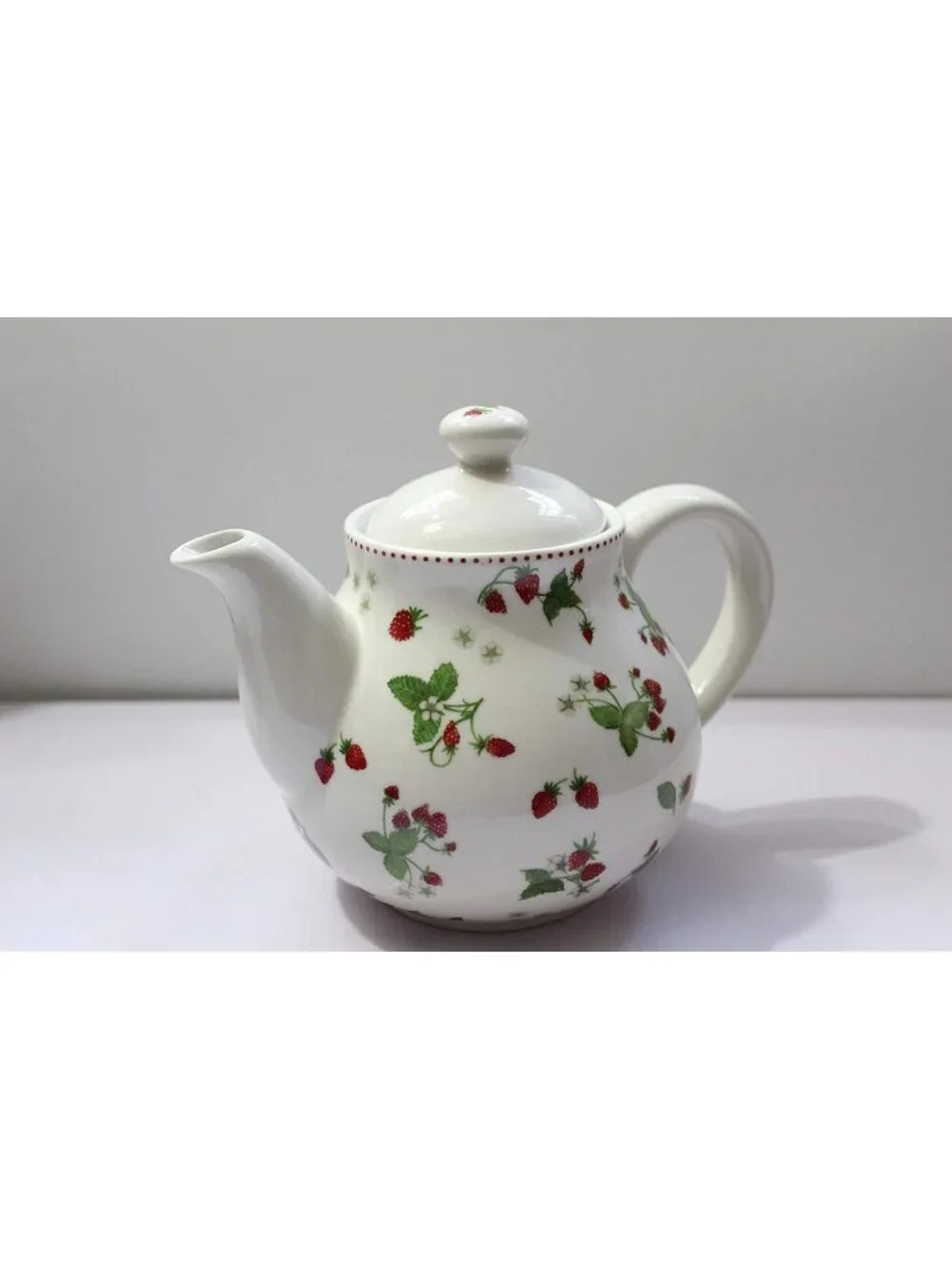 Beige Strawberry Porcelain Ceramic Kitchen Teapot with Lids Tea Coffee Sever